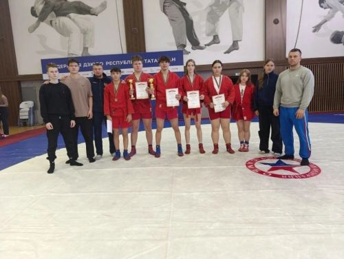 Воспитанники спортшколы им. Г. Хусаинова завоевали медали на Первенстве РТ по самбо