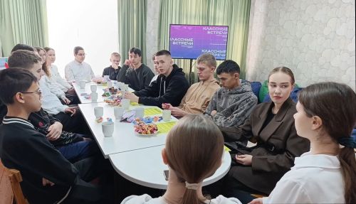 Выпускники вернулись в школу: студенты дали советы старшеклассникам