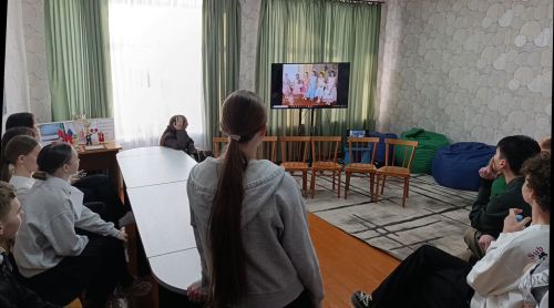 Выпускники вернулись в школу: студенты дали советы старшеклассникам
