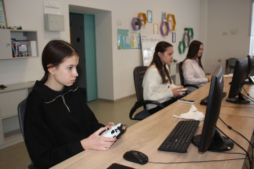 Старшеклассники Нурлата осваивают профессию оператора БПЛА