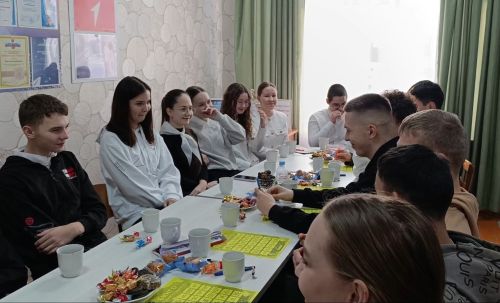 Выпускники вернулись в школу: студенты дали советы старшеклассникам