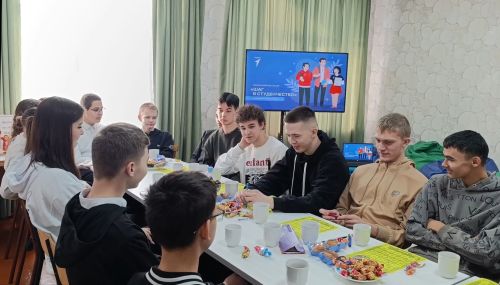Выпускники вернулись в школу: студенты дали советы старшеклассникам