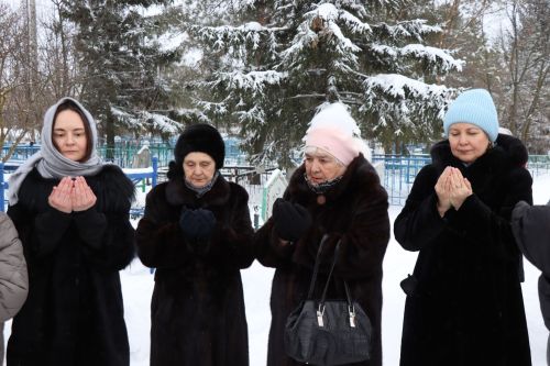 Нурлатцы возложили цветы к бюсту и на могилу Тимирзянова Закия Тимирзяновича