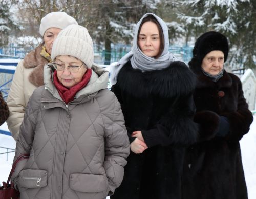 Нурлатцы возложили цветы к бюсту и на могилу Тимирзянова Закия Тимирзяновича