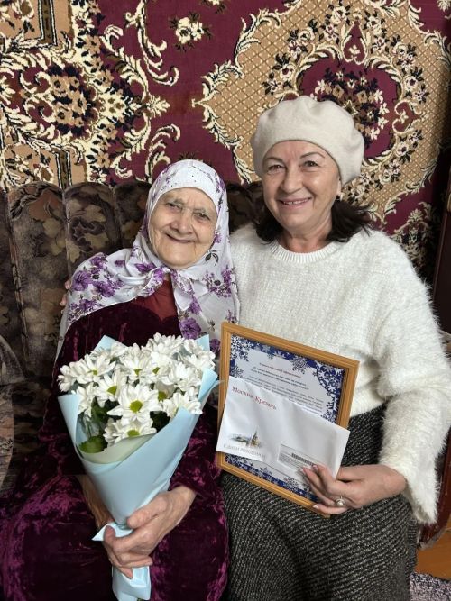 Труженицу тыла из Нурлата поздравили с 95-летием