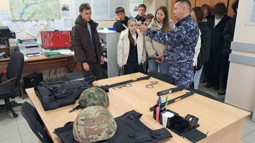 Нурлатские школьники побывали в Росгвардии по проекту «Билет в будущее»