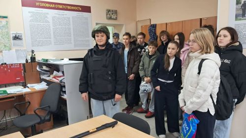 Нурлатские школьники побывали в Росгвардии по проекту «Билет в будущее»