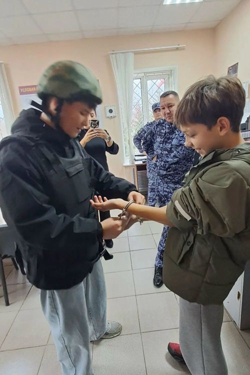 Нурлатские школьники побывали в Росгвардии по проекту «Билет в будущее»
