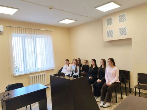 Школьники Нурлата побывали в районном суде