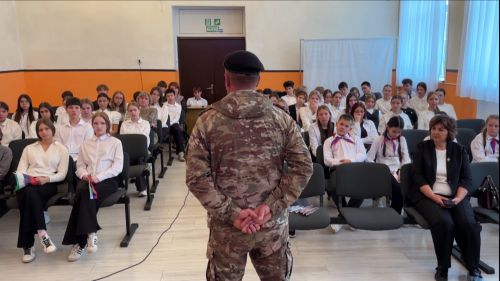 Ученики городской школы №1 встретились с бойцом с позывным «Золотой»