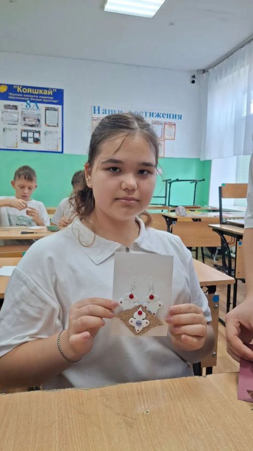 В Нурлате школьники создали украшения с татарскими орнаментами