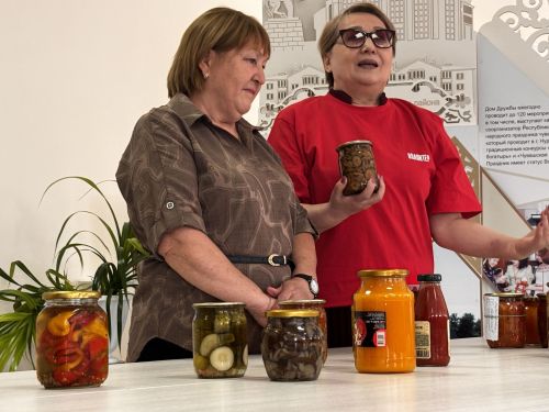 Члены женского клуба «55+» организовали кулинарный батл «Битва вкусов в банках»