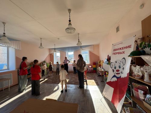 «Первые» Нурлата провели зарядку для малышей из «Родничка»