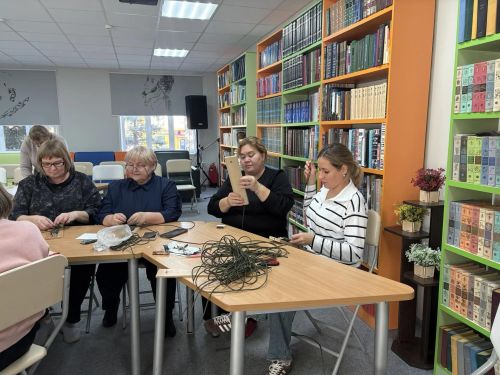 Библиотекари Нурлата отправили бойцам новую партию оберегов