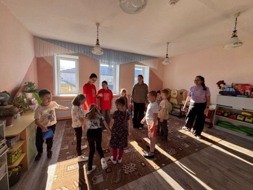 «Первые» Нурлата провели зарядку для малышей из «Родничка»