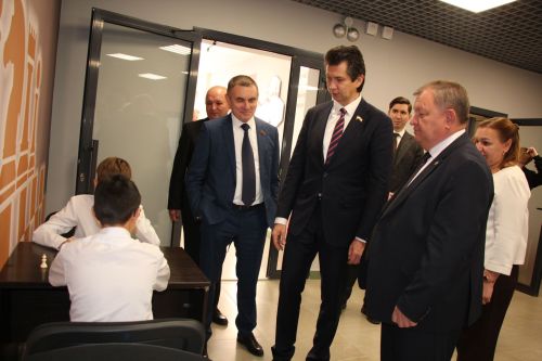 Председатель Госсовета РТ посетил школу №4 в Нурлате и побывал в селе Новое Иглайкино