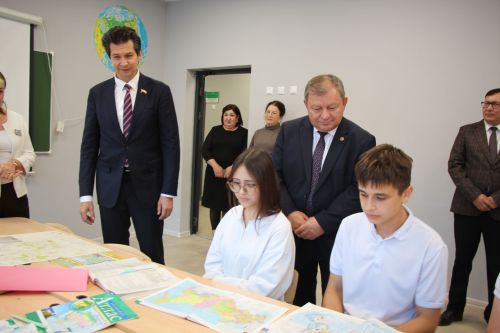 Председатель Госсовета РТ посетил школу №4 в Нурлате и побывал в селе Новое Иглайкино