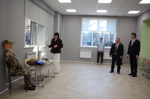 Председатель Госсовета РТ посетил школу №4 в Нурлате и побывал в селе Новое Иглайкино