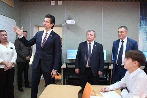 Председатель Госсовета РТ посетил школу №4 в Нурлате и побывал в селе Новое Иглайкино