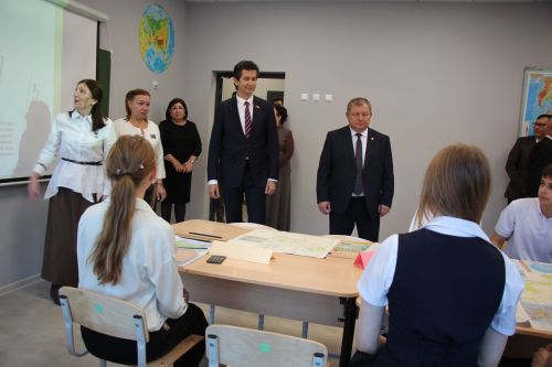 Председатель Госсовета РТ посетил школу №4 в Нурлате и побывал в селе Новое Иглайкино