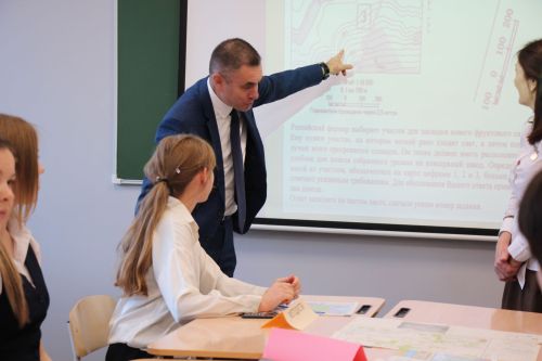 Председатель Госсовета РТ посетил школу №4 в Нурлате и побывал в селе Новое Иглайкино