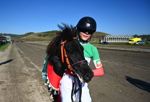 Наездник Давлат Гирфанов принес Нурлату два золота