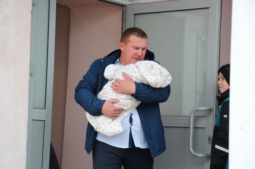 Семья бойца СВО из Нурлата встретила дочь Надежду