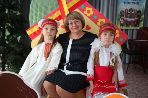 Репортаж из детского сада «Родничок»: освоение фольклора и сказок через детский театр