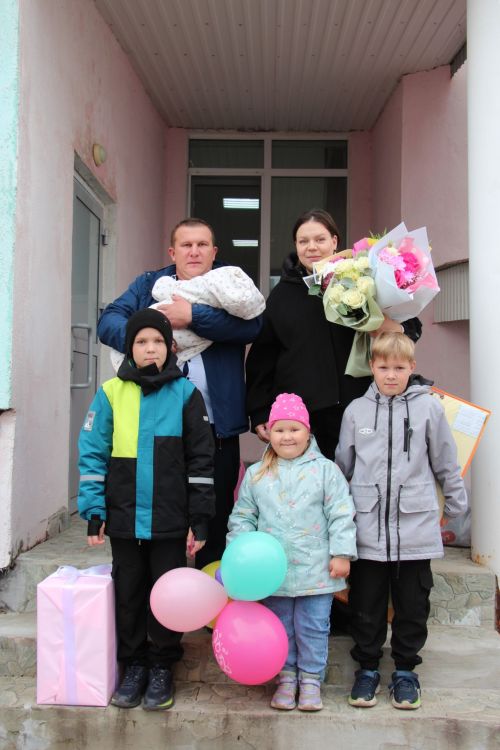 Семья бойца СВО из Нурлата встретила дочь Надежду