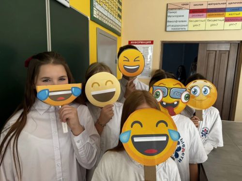 В Нурлате школа №1 провела акцию «Подари улыбку»