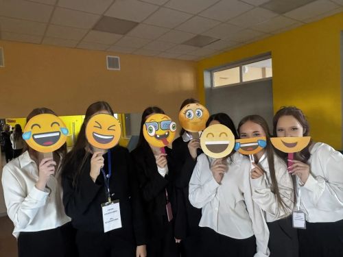 В Нурлате школа №1 провела акцию «Подари улыбку»