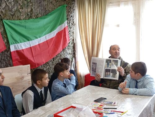 Урок добра и патриотизма: нурлатские гимназисты посетили Центр активного долголетия