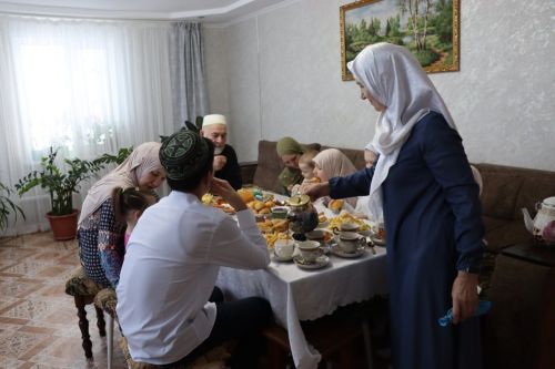 Семья Садртдиновых из Нурлата: как три поколения готовятся к Рамадану и воспитывают детей в вере