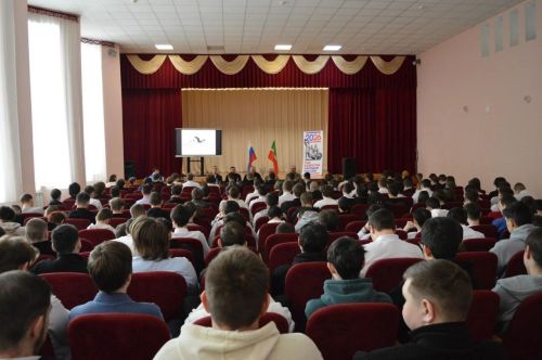 В Нурлатском аграрном техникуме прошел Урок мужества: поисковики рассказали студентам о героях прошлого и настоящего