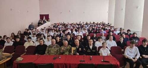 В Нурлатском аграрном техникуме прошел Урок мужества: поисковики рассказали студентам о героях прошлого и настоящего