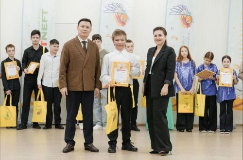 «Страна поющего соловья» покорилась нурлатским виртуозам: домра и баян звучат победно!