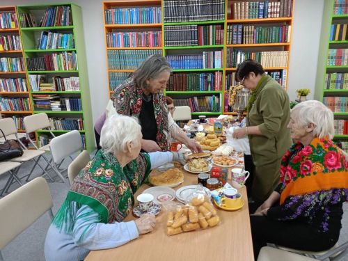 Вкусная Масленица в библиотеке: «Веста» встретила весну блинами и самоваром