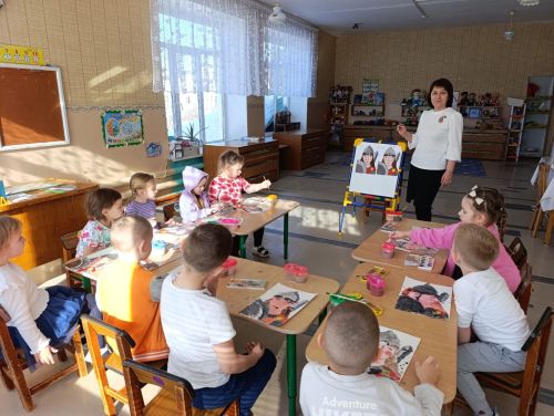В Нурлате дошколята прикоснулись к былинной силе: в «Елочке» прошел мастер-класс ко Дню русского богатыря