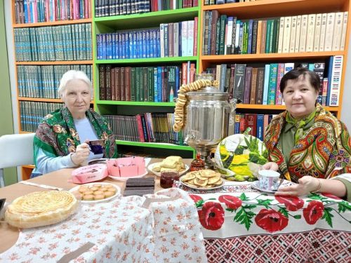 Вкусная Масленица в библиотеке: «Веста» встретила весну блинами и самоваром