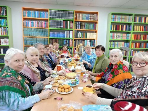 Вкусная Масленица в библиотеке: «Веста» встретила весну блинами и самоваром