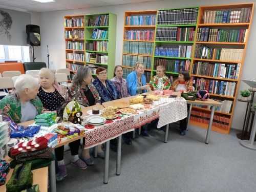 Вкусная Масленица в библиотеке: «Веста» встретила весну блинами и самоваром