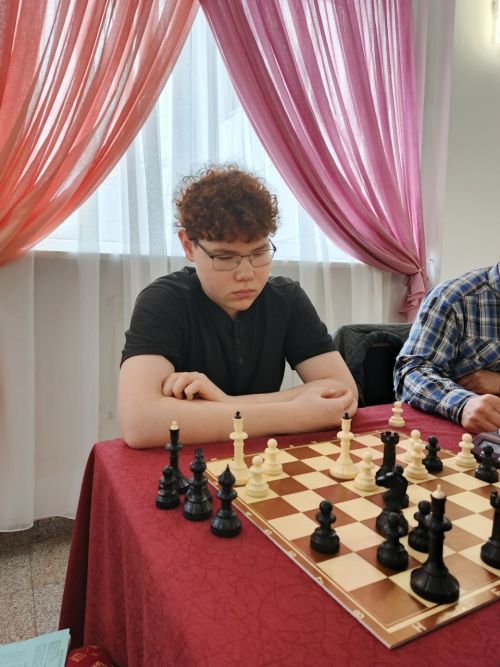 Михаил Безруков стал чемпионом Нурлата по шахматам