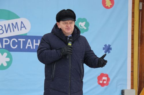 В Нурлате с размахом проводили зиму: блины, хороводы и парад «Весны-чудесницы»