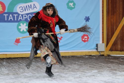 В Нурлате с размахом проводили зиму: блины, хороводы и парад «Весны-чудесницы»