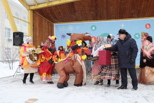 В Нурлате с размахом проводили зиму: блины, хороводы и парад «Весны-чудесницы»