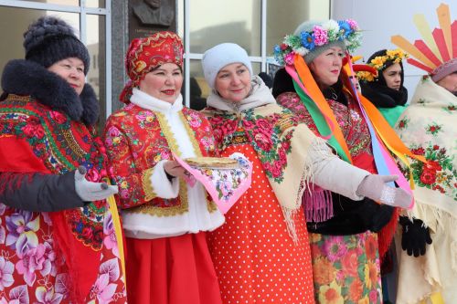 В Нурлате с размахом проводили зиму: блины, хороводы и парад «Весны-чудесницы»