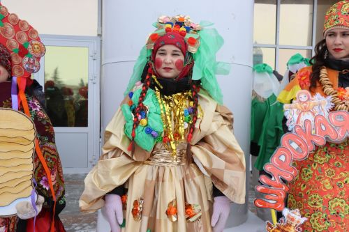 В Нурлате с размахом проводили зиму: блины, хороводы и парад «Весны-чудесницы»