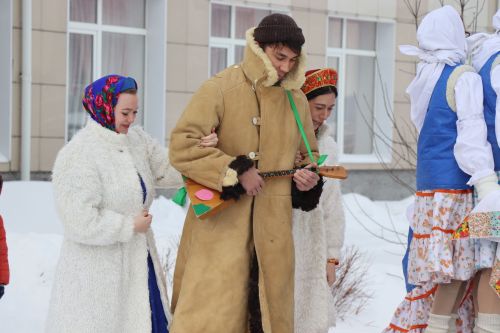 В Нурлате с размахом проводили зиму: блины, хороводы и парад «Весны-чудесницы»