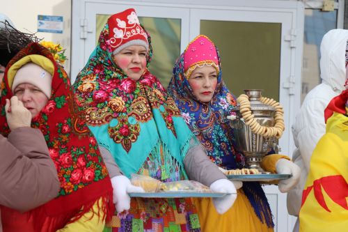 В Нурлате с размахом проводили зиму: блины, хороводы и парад «Весны-чудесницы»