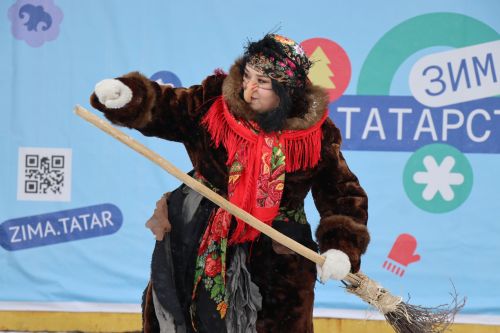 В Нурлате с размахом проводили зиму: блины, хороводы и парад «Весны-чудесницы»
